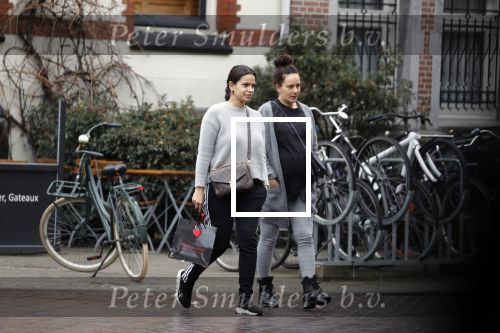 Amsterdam 13 maart 2018 
Monica Geuze zwanger met een vriendin op de cornelis schuytstraat