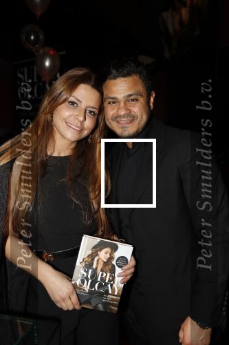 Amsterdam 15 maart 2018 
Boekpresentatie Olcay Gulsen in Conservatorium hotel. Olcay met vriend Frans en zijn zoontje