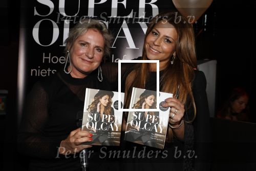 Amsterdam 15 maart 2018 
Boekpresentatie Olcay Gulsen in Conservatorium hotel. Olcay met de schrijfster van het boek Karin Kuijpers
