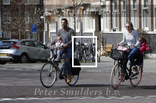 Amsterdam 7 april 2018
Richy Brown met vriendin en kinderen op de fiets.