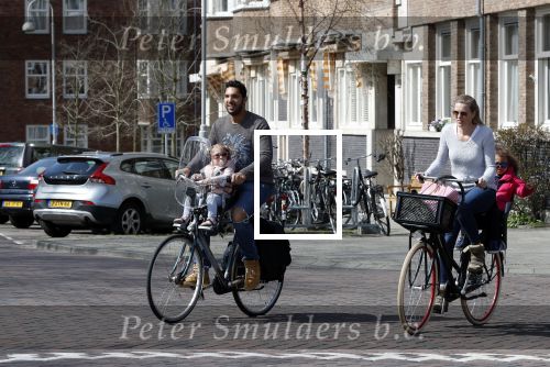 Amsterdam 7 april 2018
Richy Brown met vriendin en kinderen op de fiets.