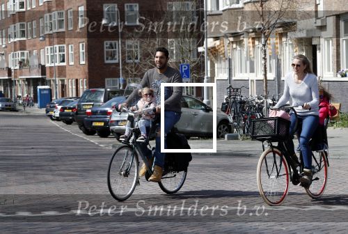 Amsterdam 7 april 2018
Richy Brown met vriendin en kinderen op de fiets.