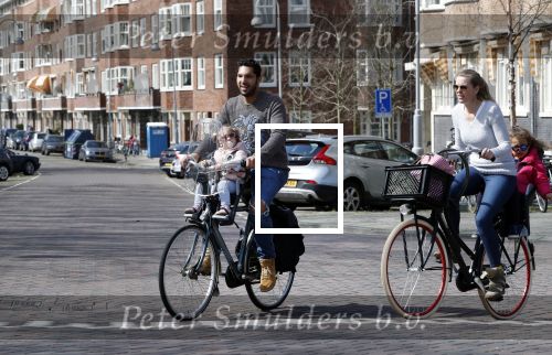 Amsterdam 7 april 2018
Richy Brown met vriendin en kinderen op de fiets.