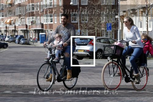 Amsterdam 7 april 2018
Richy Brown met vriendin en kinderen op de fiets.