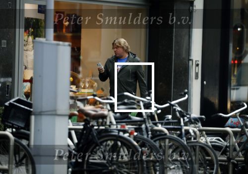 Amsterdam 13 maart 2018 
Robert Jensen gaat sigaren kopen en boodschappen.