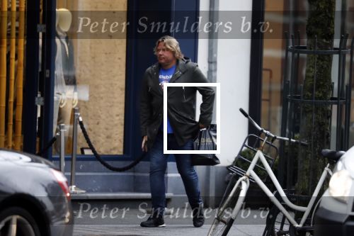 Amsterdam 13 maart 2018 
Robert Jensen gaat sigaren kopen en boodschappen.