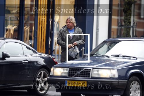 Amsterdam 13 maart 2018 
Robert Jensen gaat sigaren kopen en boodschappen.
