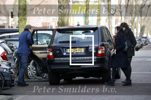 Amsterdam 17 maart 2018 
Robert ten Brink en zijn vrouw Roos en dochter hebben boodschappen gedaan