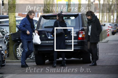 Amsterdam 17 maart 2018 
Robert ten Brink en zijn vrouw Roos en dochter hebben boodschappen gedaan