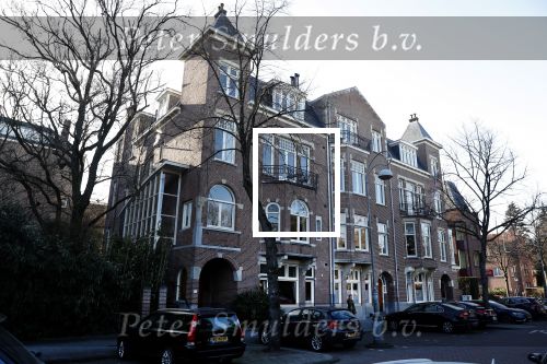 Amsterdam 20 maart 2018 
Rolf Snoeren ( Viktor en Rolf) op de fiets in Amsterdam zuid. Hij rijdt naar zijn villa/huis.