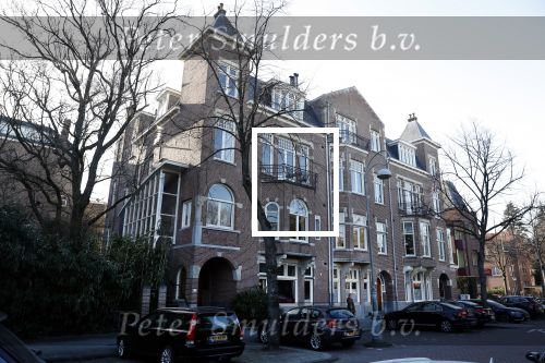 Amsterdam 20 maart 2018 
Rolf Snoeren ( Viktor en Rolf) op de fiets in Amsterdam zuid. Hij rijdt naar zijn villa/huis.