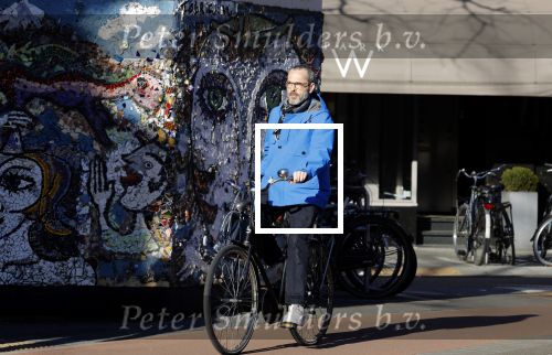 Amsterdam 20 maart 2018 
Rolf Snoeren ( Viktor en Rolf) op de fiets in Amsterdam zuid. Hij rijdt naar zijn villa/huis.