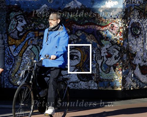 Amsterdam 20 maart 2018 
Rolf Snoeren ( Viktor en Rolf) op de fiets in Amsterdam zuid. Hij rijdt naar zijn villa/huis.