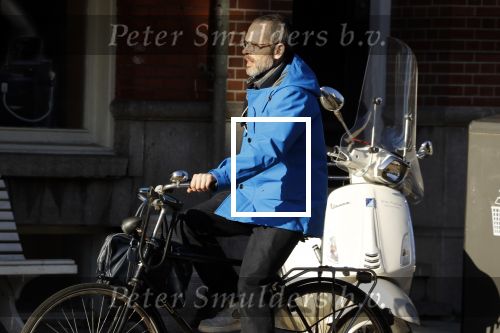 Amsterdam 20 maart 2018 
Rolf Snoeren ( Viktor en Rolf) op de fiets in Amsterdam zuid. Hij rijdt naar zijn villa/huis.