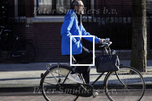 Amsterdam 20 maart 2018 
Rolf Snoeren ( Viktor en Rolf) op de fiets in Amsterdam zuid. Hij rijdt naar zijn villa/huis.