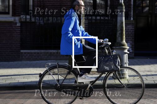 Amsterdam 20 maart 2018 
Rolf Snoeren ( Viktor en Rolf) op de fiets in Amsterdam zuid. Hij rijdt naar zijn villa/huis.