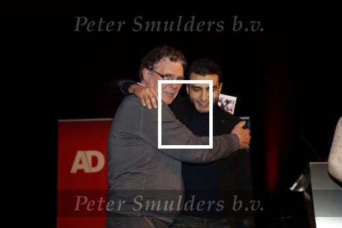 Rotterdam 19 maart 2018
Boekpresentatie Willem v Hanegem in het oude Luxor.
Willem reikt de deerste drie boeken uit aan zijn dochter Alies zoon Boy en Soufiane Touzani