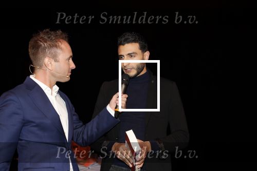 Rotterdam 19 maart 2018
Boekpresentatie Willem v Hanegem in het oude Luxor.
Willem reikt de deerste drie boeken uit aan zijn dochter Alies zoon Boy en Soufiane Touzani