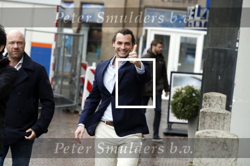 Den Haag 12 maart 2018
Fractievoorzitters Klaas Dijkhoff (VVD), Jesse Klaver (Groen Links), Lilian Marijnissen (SP) en Thierry Baudet (FvD) zijn met elkaar in gesprek in het Libelle Nieuwscafe ( Dudok)