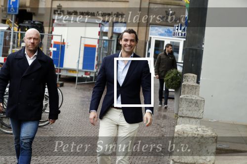 Den Haag 12 maart 2018
Fractievoorzitters Klaas Dijkhoff (VVD), Jesse Klaver (Groen Links), Lilian Marijnissen (SP) en Thierry Baudet (FvD) zijn met elkaar in gesprek in het Libelle Nieuwscafe ( Dudok)