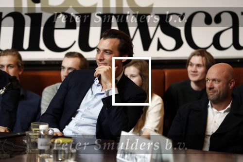 Den Haag 12 maart 2018
Fractievoorzitters Klaas Dijkhoff (VVD), Jesse Klaver (Groen Links), Lilian Marijnissen (SP) en Thierry Baudet (FvD) zijn met elkaar in gesprek in het Libelle Nieuwscafe ( Dudok)