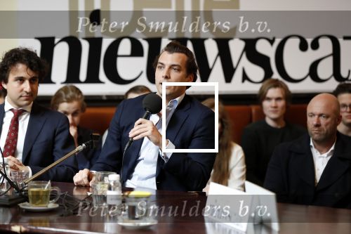 Den Haag 12 maart 2018
Fractievoorzitters Klaas Dijkhoff (VVD), Jesse Klaver (Groen Links), Lilian Marijnissen (SP) en Thierry Baudet (FvD) zijn met elkaar in gesprek in het Libelle Nieuwscafe ( Dudok)