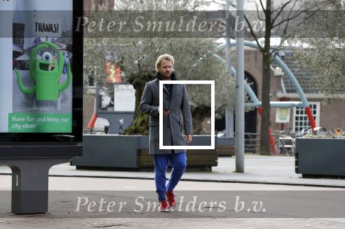 Amsterdam 3 april 2018
Thijs Romer met telefoon op straat