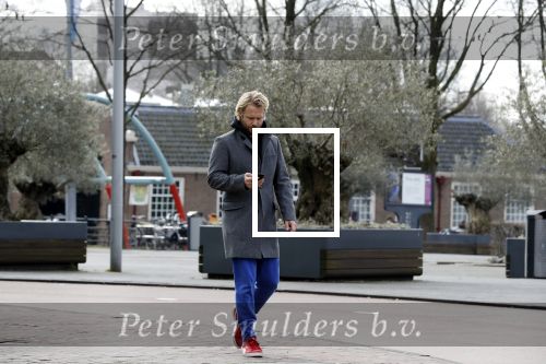Amsterdam 3 april 2018
Thijs Romer met telefoon op straat