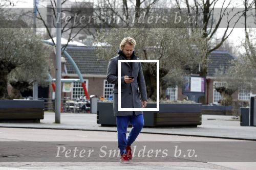 Amsterdam 3 april 2018
Thijs Romer met telefoon op straat