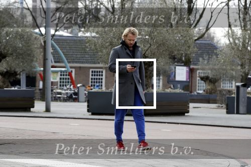 Amsterdam 3 april 2018
Thijs Romer met telefoon op straat