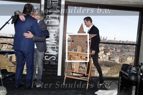 Rotterdam 20 maart 2018
Presentatie van ve woontorens met de naam THE LEE TOWERS in Rotterdam. Het is een project van Lee Foolen Tom Foolen Marc Reijs en Tom Bakkers.
Lee Towers en zijn vrouw Laura waren natuurlijk aanwezig.
