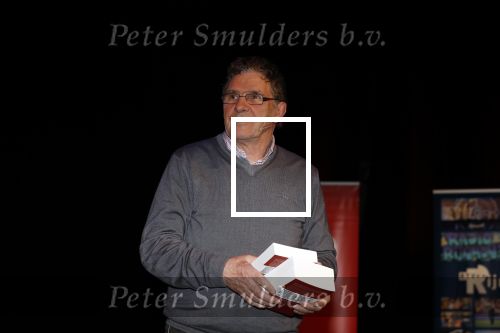 Rotterdam 19 maart 2018
Boekpresentatie Willem v Hanegem in het oude Luxor.
Willem reikt de deerste drie boeken uit aan zijn dochter Alies zoon Boy en Soufiane Touzani