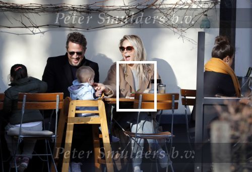 Amsterdam 24 maart 2019
Chantal Janzen en haar man Marco Geeratz en hun kinderen op terras en Amsterdam zuid.