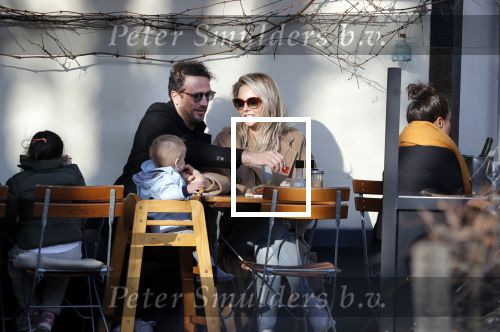 Amsterdam 24 maart 2019
Chantal Janzen en haar man Marco Geeratz en hun kinderen op terras en Amsterdam zuid.