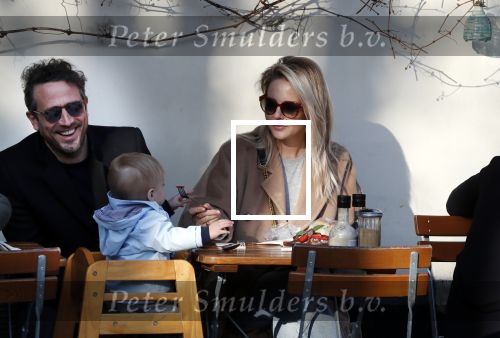 Amsterdam 24 maart 2019
Chantal Janzen en haar man Marco Geeratz en hun kinderen op terras en Amsterdam zuid.