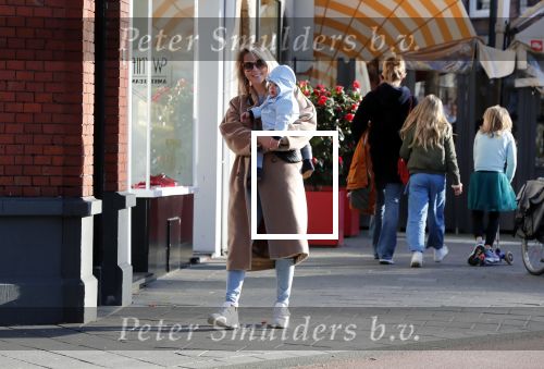 Amsterdam 24 maart 2019
Chantal Janzen en haar man Marco Geeratz en hun kinderen op terras en Amsterdam zuid.