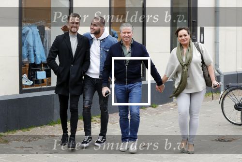 Amsterdam 26 maart 2019
Vandaag is de eerste dag ven de opnames voor een nieuwe soap over 
Dave Roelvink Donny Roelvink Dries Roelvink en Honoria Roelvink
