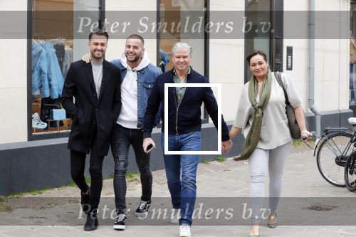Amsterdam 26 maart 2019
Vandaag is de eerste dag ven de opnames voor een nieuwe soap over 
Dave Roelvink Donny Roelvink Dries Roelvink en Honoria Roelvink