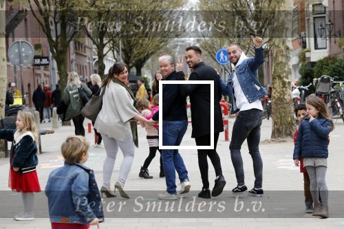 Amsterdam 26 maart 2019
Vandaag is de eerste dag ven de opnames voor een nieuwe soap over
Dave Roelvink Donny Roelvink Dries Roelvink en Honoria Roelvink