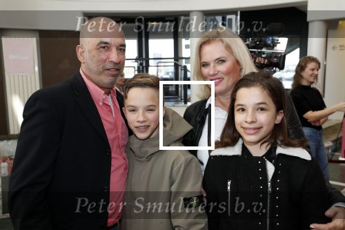 Hoorn 24 maart 2019
Premiere Pip Pellens in schouwburg van Zaandam. Pim Vosmaer met Dominique v Vliet en hun kinderen