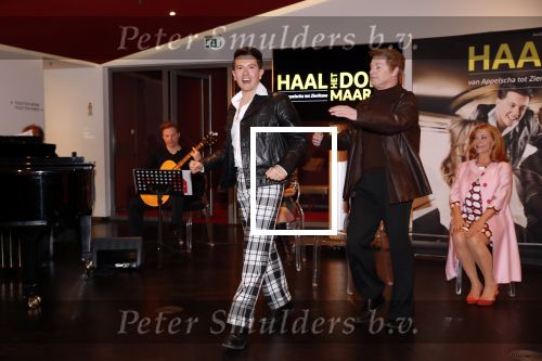 Amsterdam 25 maart 2019
Julia Berendse, Dook van Dijck, Mariska van Kolck, Tony Neef, Willemijn Maandag en Jordy van Loon bij de perspresentatie van de musical Haal het doek maar op in het DeLaMar Theater in Amsterdam