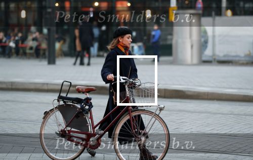 Amsterdam 22 maart 2019
Georgina Verbaan op straat met haar fiets.