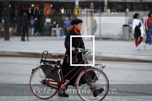 Amsterdam 22 maart 2019
Georgina Verbaan op straat met haar fiets.