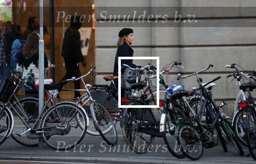 Amsterdam 22 maart 2019
Georgina Verbaan op straat met haar fiets.