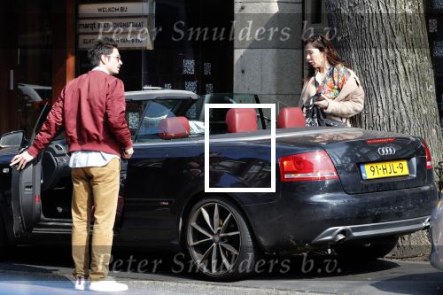 Amsterdam 30 maart 2019
Daniel de Ridder en zijn vriendin Halina Reijn op terras en op de beethovenstraat. Audi A4 cabrio