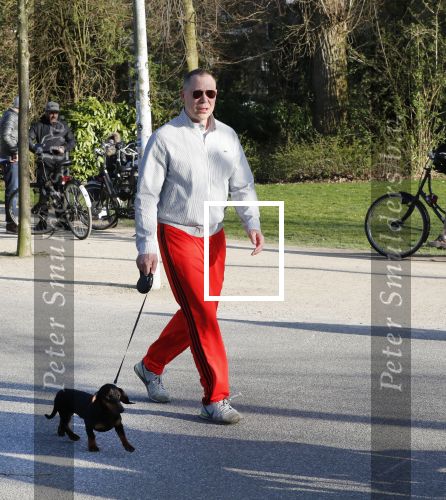 Amsterdam 24 april 2019
Hans Kesting met zijn hond in het vondelpark.
