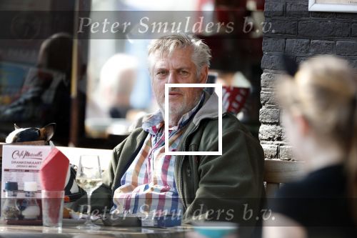 Amsterdam 1 april 2019
Hans v d Togt met zijn hondje op terras en aan het wandelen.