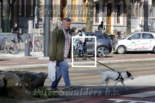 Amsterdam 1 april 2019
Hans v d Togt met zijn hondje op terras en aan het wandelen.