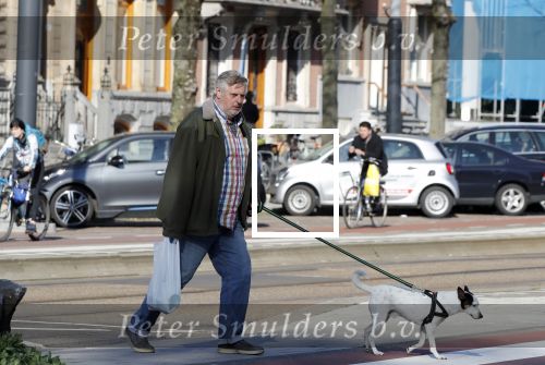 Amsterdam 1 april 2019
Hans v d Togt met zijn hondje op terras en aan het wandelen.