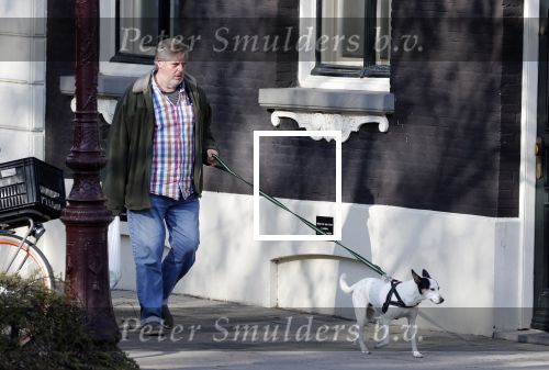 Amsterdam 1 april 2019
Hans v d Togt met zijn hondje op terras en aan het wandelen.